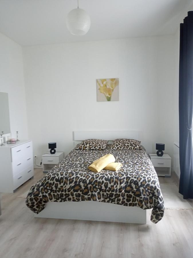 duplex agréable et calme Château-Thierry Esterno foto